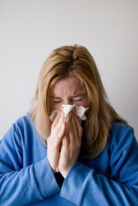 foto donna allergica agli acari